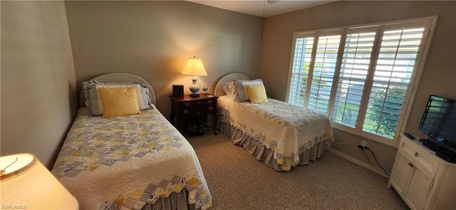 1417 Foxfire LN, Naples, FL 34104