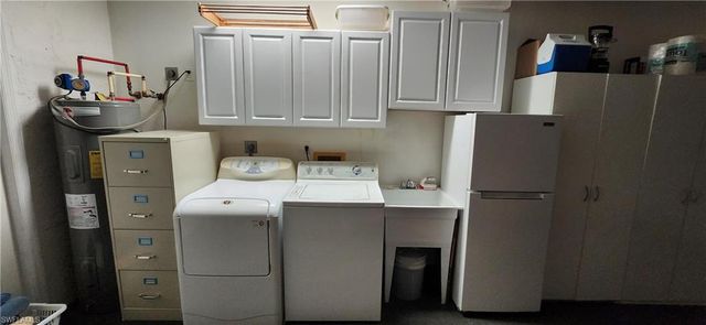 1417 Foxfire LN, Naples, FL 34104