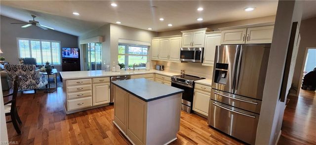 1417 Foxfire LN, Naples, FL 34104