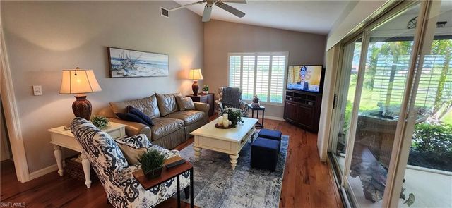 1417 Foxfire LN, Naples, FL 34104