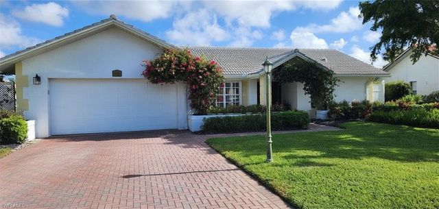 1417 Foxfire LN, Naples, FL 34104