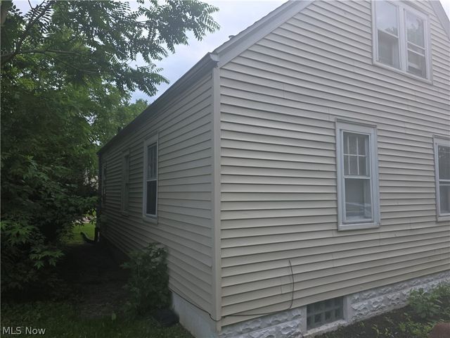 815 Russell Avenue, Akron, OH 44307