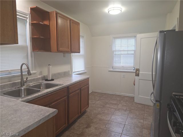 815 Russell Avenue, Akron, OH 44307
