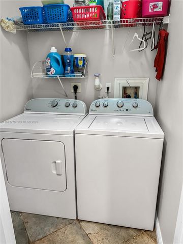 1462 Running Oak Ct, Royal Palm Beach, FL 33411