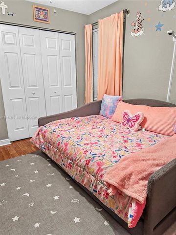 1462 Running Oak Ct, Royal Palm Beach, FL 33411