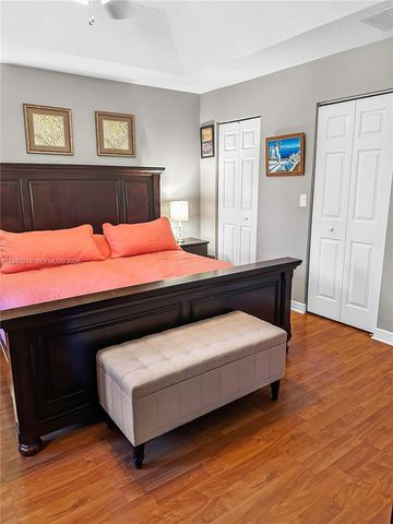 1462 Running Oak Ct, Royal Palm Beach, FL 33411