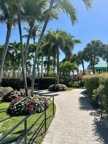 1462 Running Oak Ct, Royal Palm Beach, FL 33411