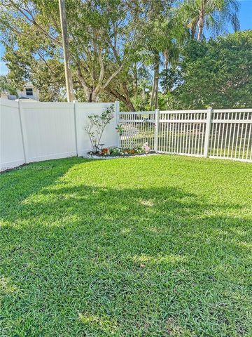 1462 Running Oak Ct, Royal Palm Beach, FL 33411