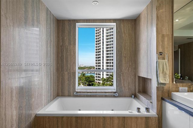 21050 Point Pl 1006, Aventura, FL 33180
