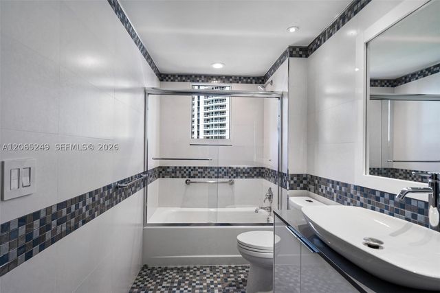 21050 Point Pl 1006, Aventura, FL 33180