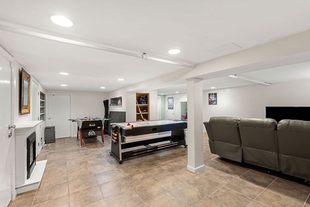 1375 Brush Hill Rd, Milton, MA 02186