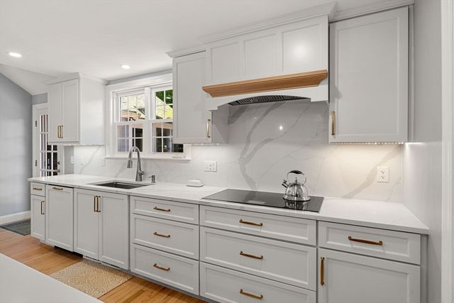 1375 Brush Hill Rd, Milton, MA 02186