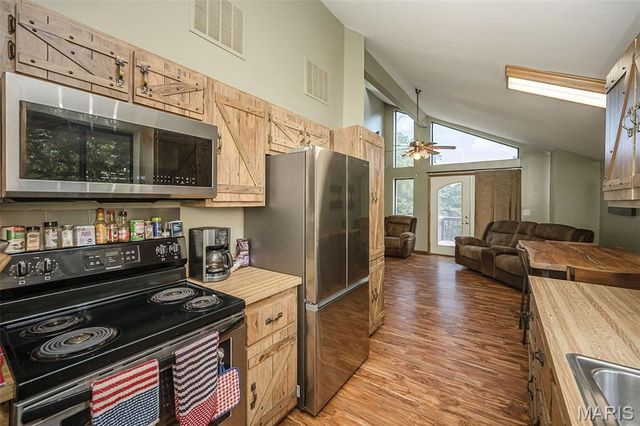 415 Lilac Lane, St Clair, MO 63077