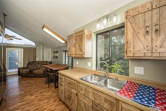 415 Lilac Lane, St Clair, MO 63077