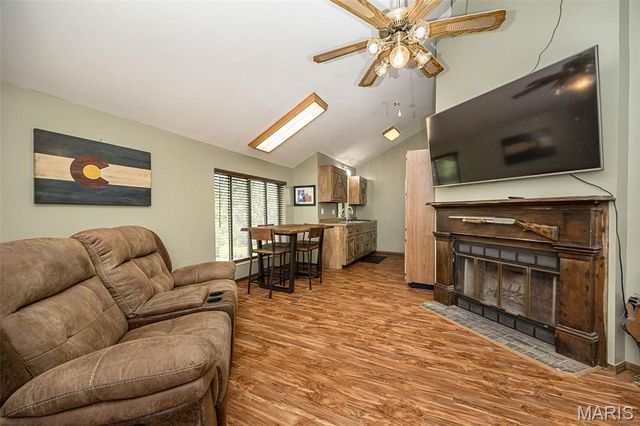 415 Lilac Lane, St Clair, MO 63077