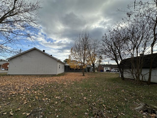 117 Blue Ribbon Pkwy, Shelbyville, TN 37160