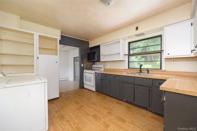 166 Vassar Road, Poughkeepsie, NY 12603