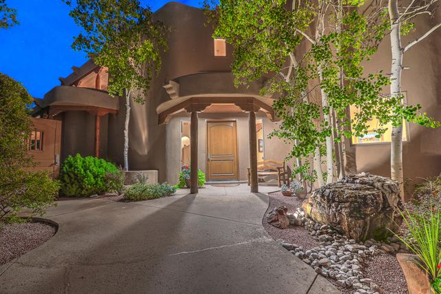 13732 CANADA DEL OSO Place NE, Albuquerque, NM 87111