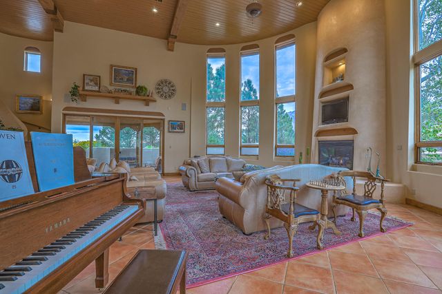 13732 CANADA DEL OSO Place NE, Albuquerque, NM 87111