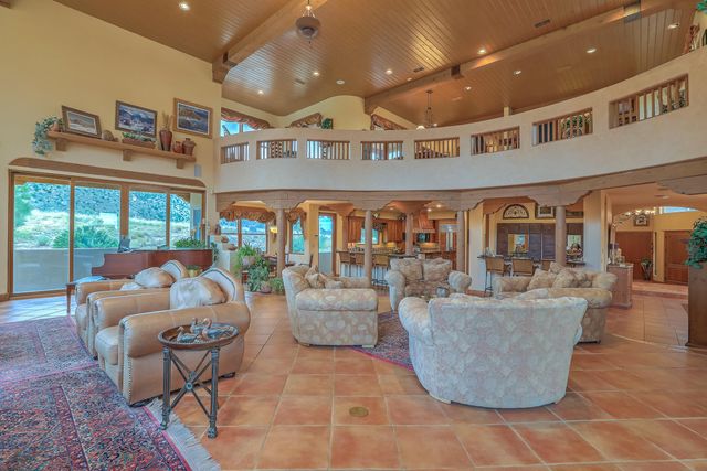 13732 CANADA DEL OSO Place NE, Albuquerque, NM 87111