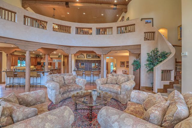 13732 CANADA DEL OSO Place NE, Albuquerque, NM 87111