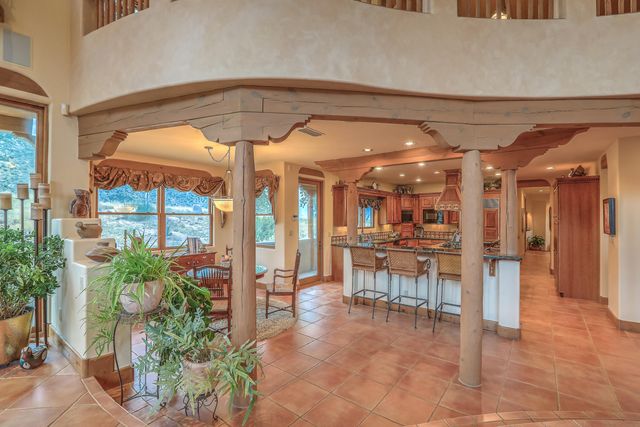 13732 CANADA DEL OSO Place NE, Albuquerque, NM 87111