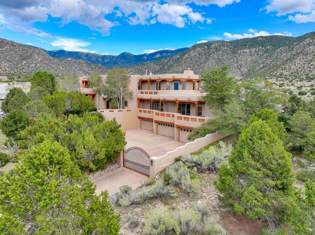 13732 CANADA DEL OSO Place NE, Albuquerque, NM 87111