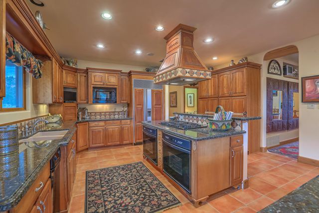 13732 CANADA DEL OSO Place NE, Albuquerque, NM 87111