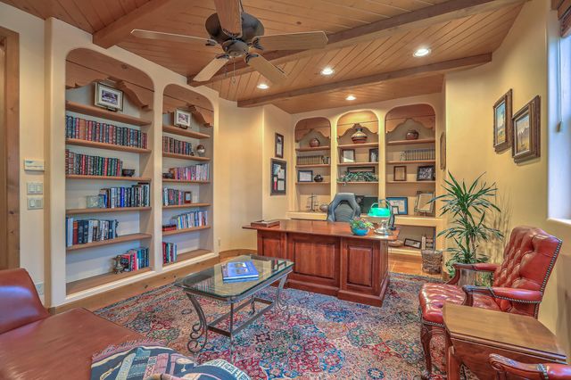 13732 CANADA DEL OSO Place NE, Albuquerque, NM 87111