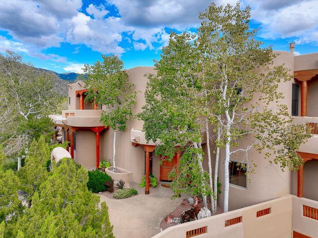 13732 CANADA DEL OSO Place NE, Albuquerque, NM 87111