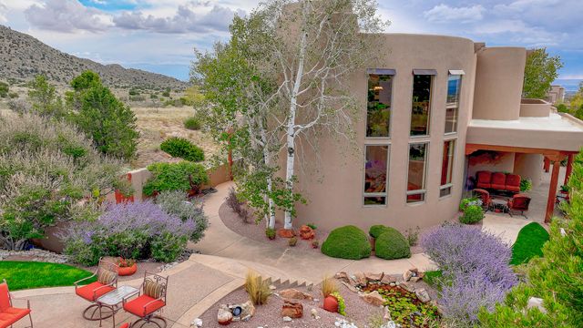 13732 CANADA DEL OSO Place NE, Albuquerque, NM 87111