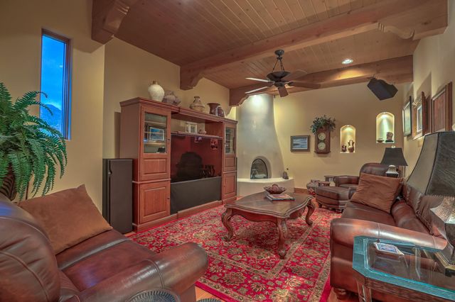 13732 CANADA DEL OSO Place NE, Albuquerque, NM 87111