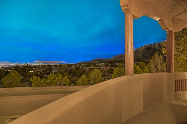 13732 CANADA DEL OSO Place NE, Albuquerque, NM 87111