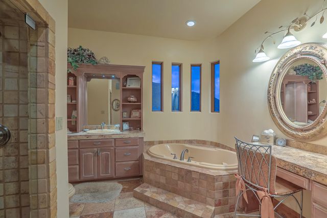 13732 CANADA DEL OSO Place NE, Albuquerque, NM 87111