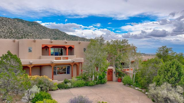 13732 CANADA DEL OSO Place NE, Albuquerque, NM 87111