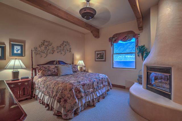 13732 CANADA DEL OSO Place NE, Albuquerque, NM 87111