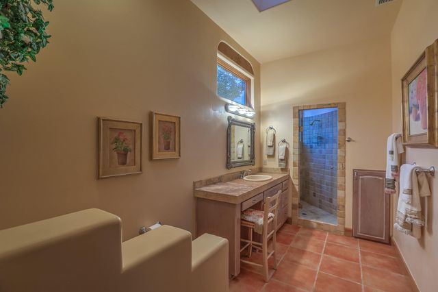 13732 CANADA DEL OSO Place NE, Albuquerque, NM 87111