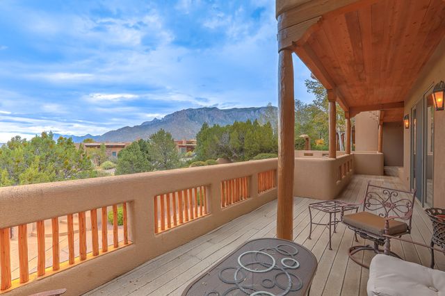 13732 CANADA DEL OSO Place NE, Albuquerque, NM 87111