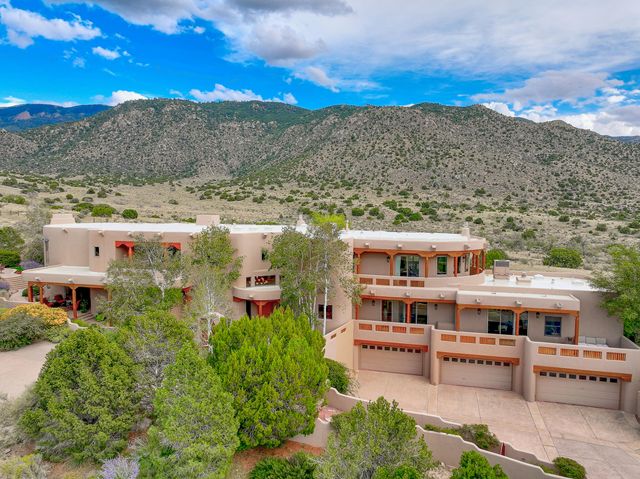 13732 CANADA DEL OSO Place NE, Albuquerque, NM 87111