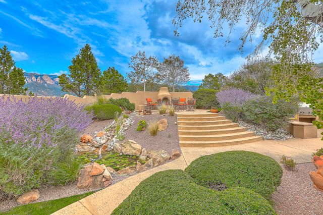 13732 CANADA DEL OSO Place NE, Albuquerque, NM 87111