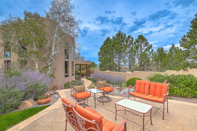 13732 CANADA DEL OSO Place NE, Albuquerque, NM 87111