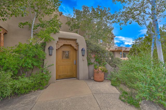 13732 CANADA DEL OSO Place NE, Albuquerque, NM 87111