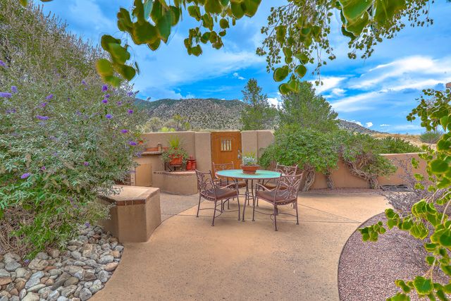 13732 CANADA DEL OSO Place NE, Albuquerque, NM 87111