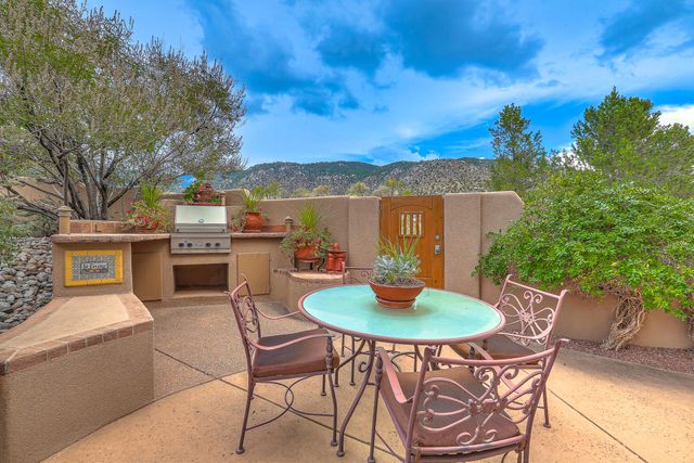 13732 CANADA DEL OSO Place NE, Albuquerque, NM 87111