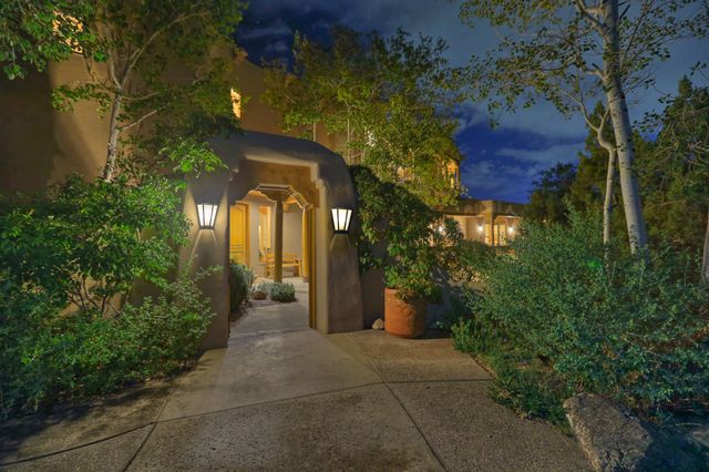 13732 CANADA DEL OSO Place NE, Albuquerque, NM 87111