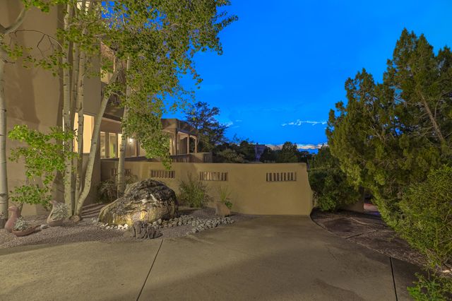 13732 CANADA DEL OSO Place NE, Albuquerque, NM 87111