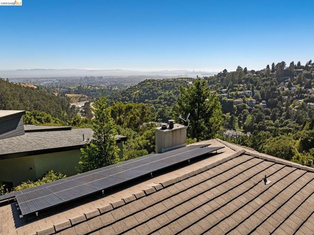 35 Bay Forest Ct, Oakland, CA 94611