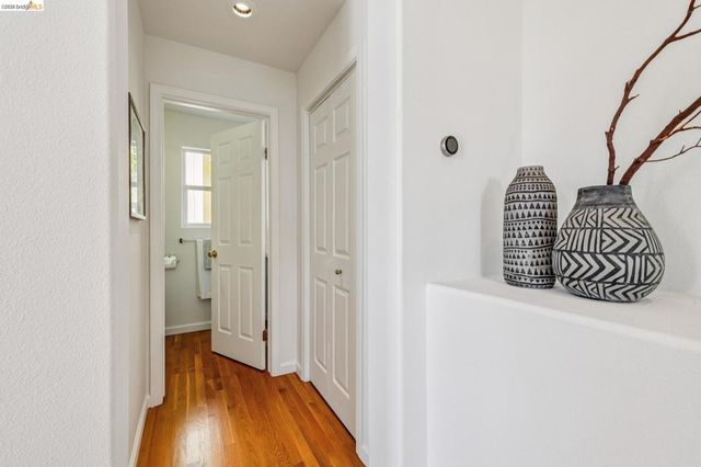 35 Bay Forest Ct, Oakland, CA 94611