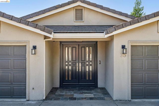 35 Bay Forest Ct, Oakland, CA 94611