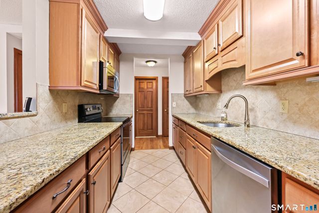 1325 Farmington Avenue 54, Bristol, CT 06010